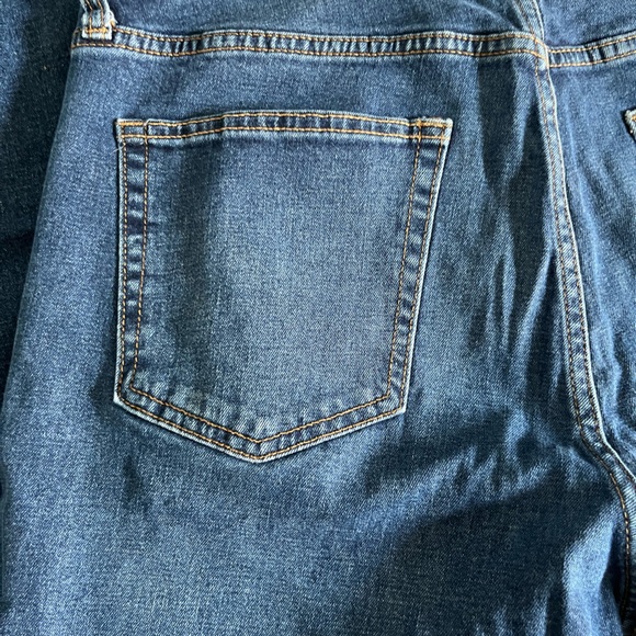 Old Navy Athletic Straight Leg Medium Wash Jeans - Picture 5 of 8